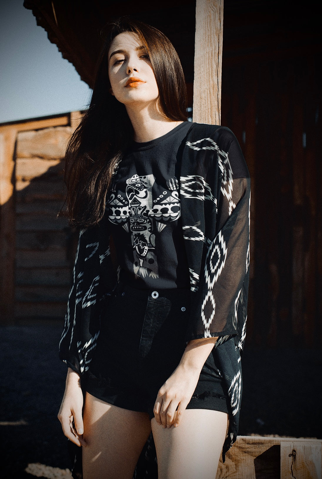 Eagle Totem (Noir) - Women's Relaxed Crew Neck