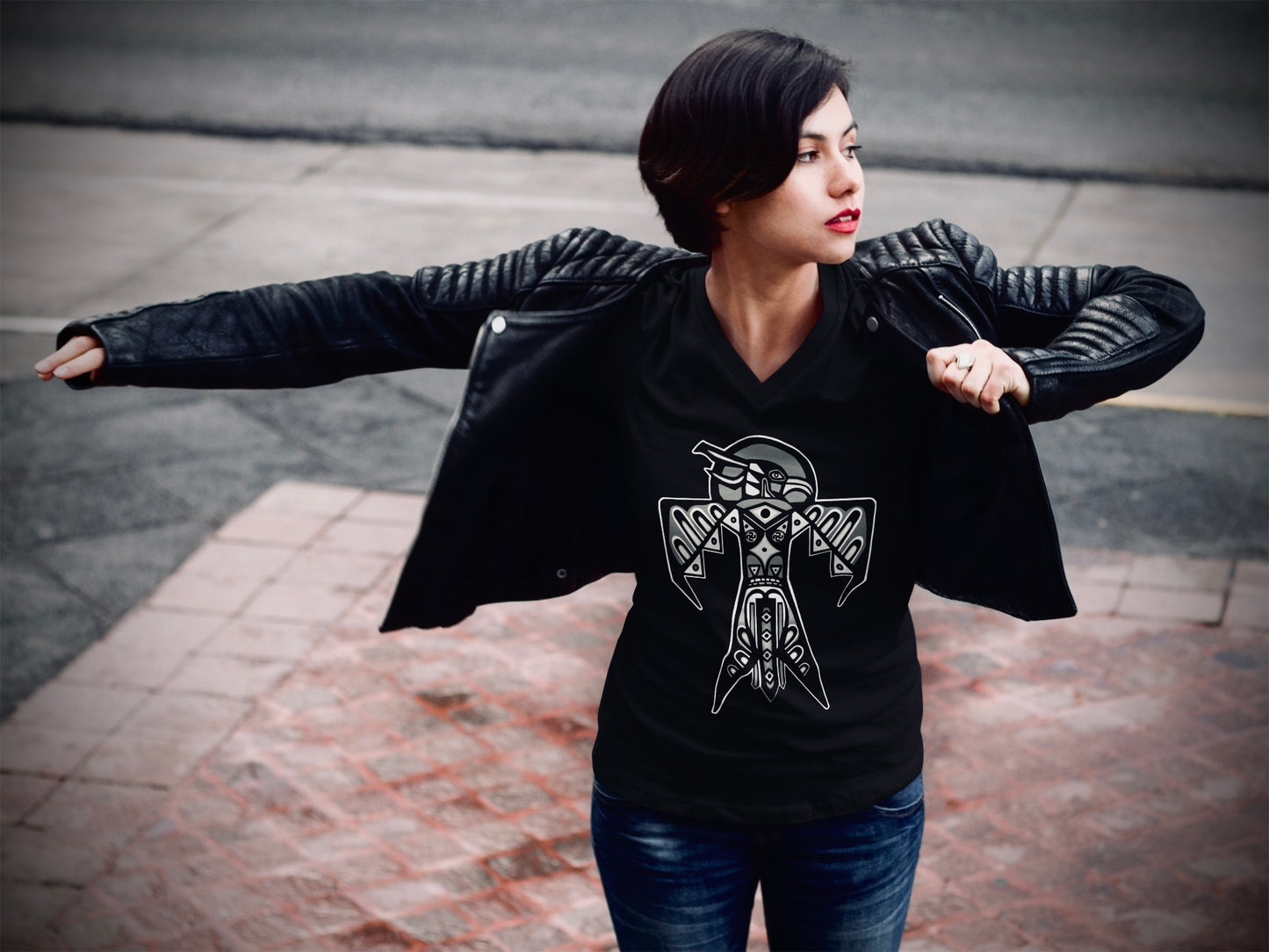 Thunderbird (Noir) - Unisex Short Sleeve V-Neck T-Shirt