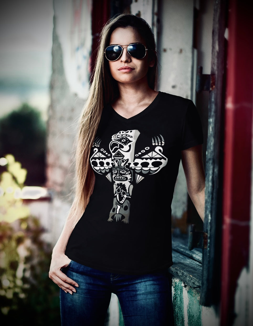 Eagle (Noir) Totem - Unisex V-Neck Tee