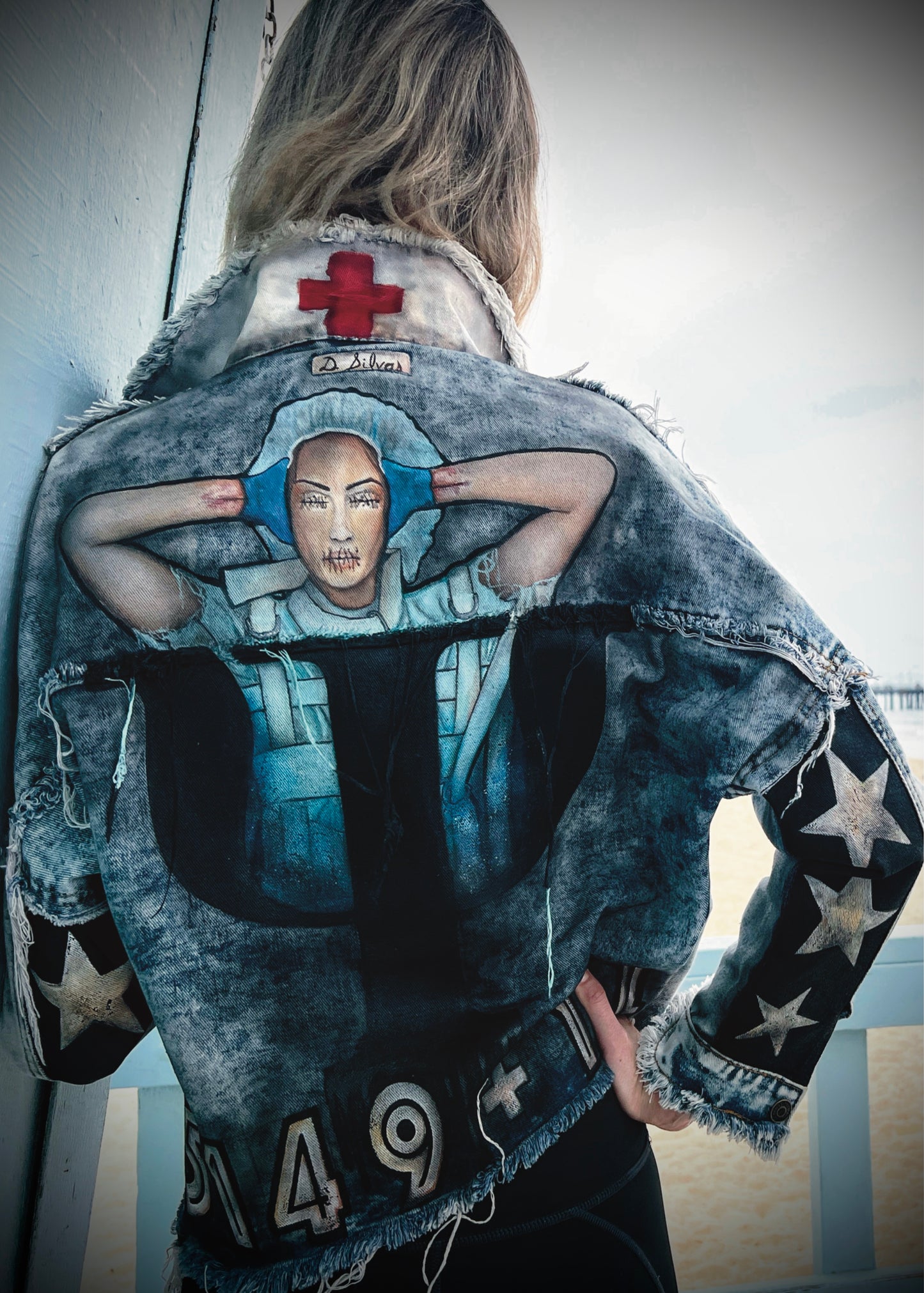5149.5 - Women's Distressed Cropped Denim Jacket