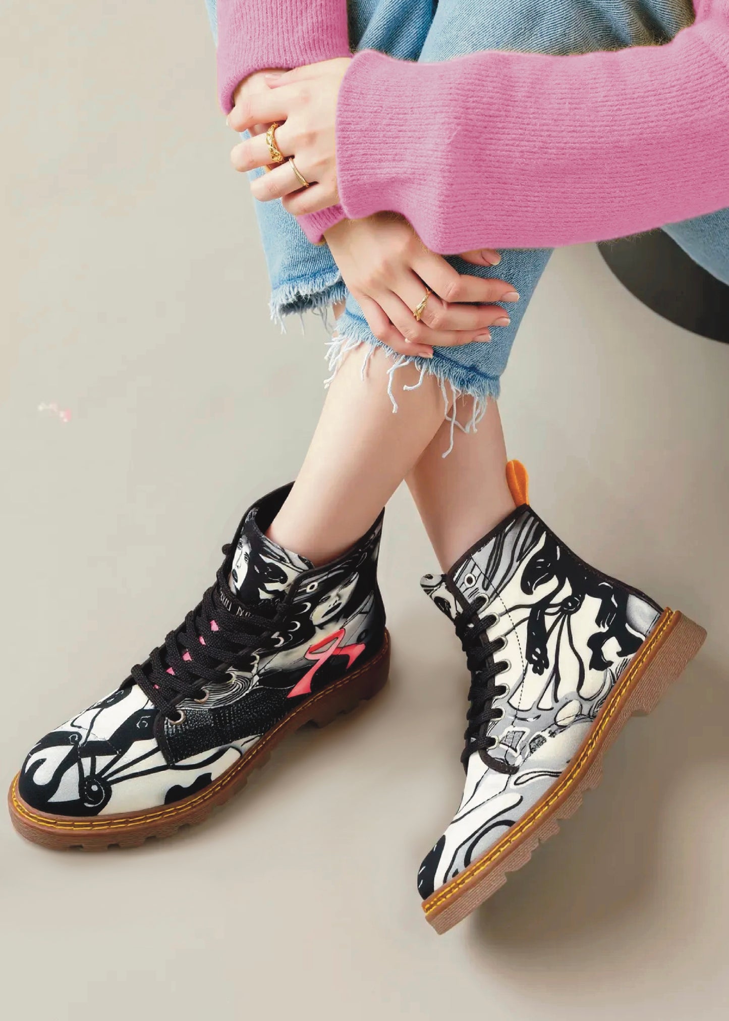 Pink Ribbon (Noir) - Art Boots For Women