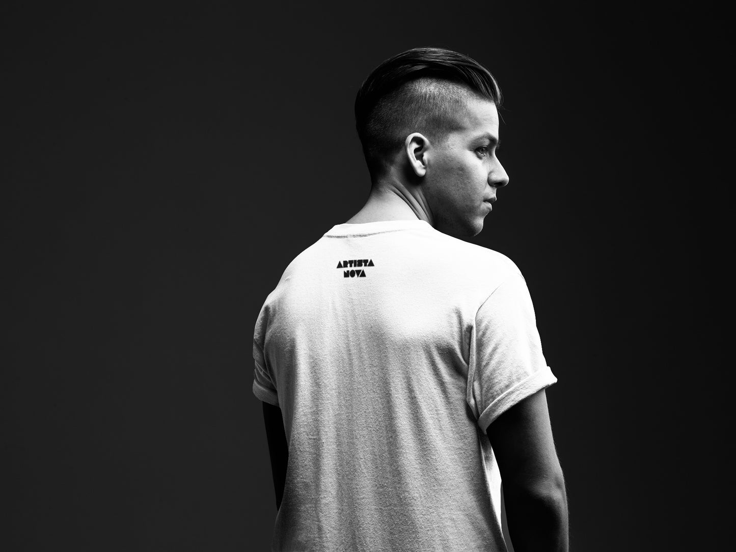 Thunderbird (Noir) - Unisex Short Sleeve V-Neck Tee