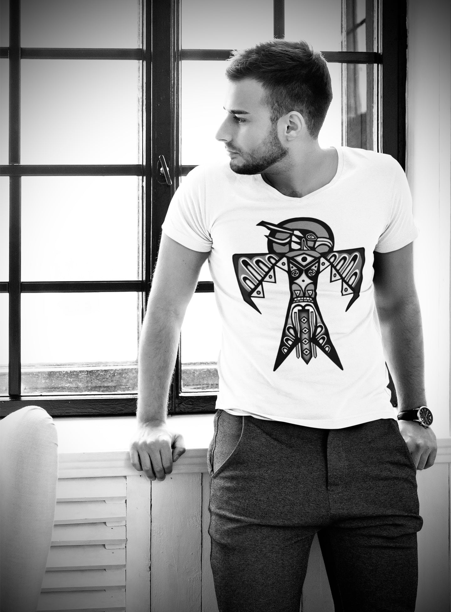 Thunderbird (Noir) - Unisex Short Sleeve V-Neck Tee