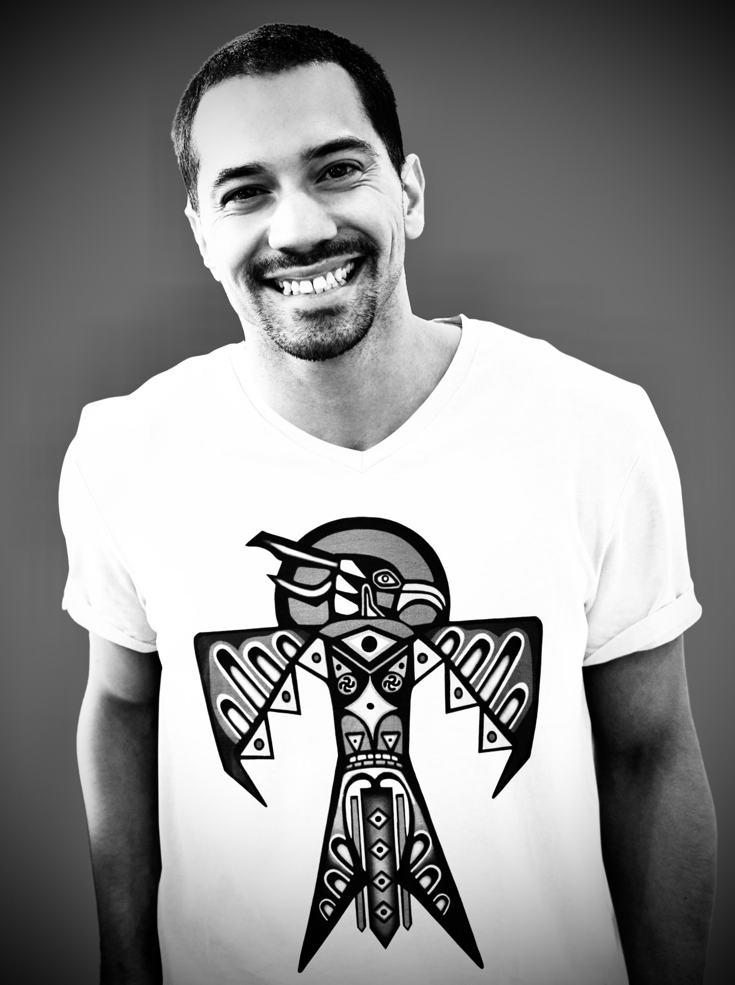 Thunderbird (Noir) - Unisex Short Sleeve V-Neck Tee